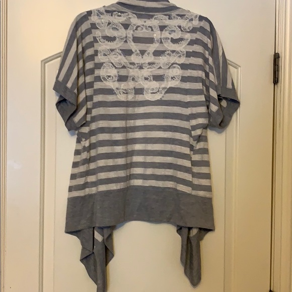 Lulumari Striped Vest with Lace - Picture 5 of 6